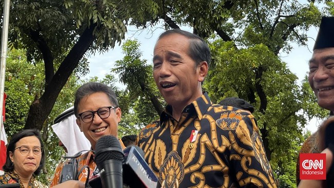 Presiden Jokowi berbareng rombongan lepas landas dari Pangkalan TNI AU Halim Perdanakusuma pagi tadi, menuju Kalimantan Timur untuk berkantor di IKN.