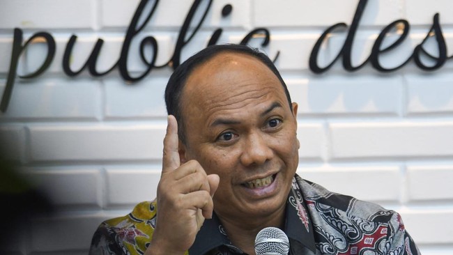 Kementerian Komunikasi dan Digital bekerja sama dengan BSSN untuk mencegah penipuan fake BTS. Masyarakat diimbau waspada terhadap kejahatan siber.