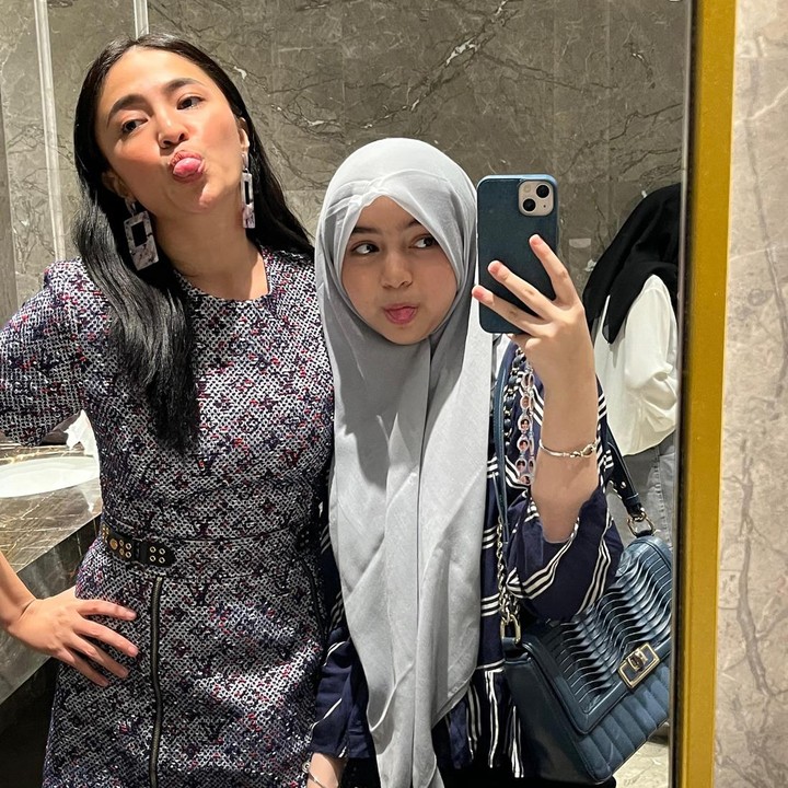 <p>Marshanda tampil dengan postur tubuh berbeda, Bunda. Berbeda dengan penampilan sebelumnya, kini pemain film <em>Induk Gajah</em> itu terlihat langsing.(Foto: Instagram @marshanda99)<br /><br /><br /></p>