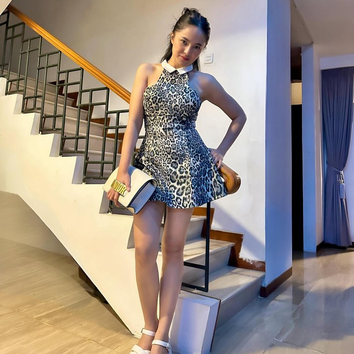 <p>Mantan istri Ben Kasyafani ini mengaku bahwa bentuk badan sekarang ia peroleh dengan diet dan olahraga secara teratur. Dengan postur tubuh sekarang, ia juga merasa lebih bahagia. "(Turun berat badan) tapi setelah aku diet, olahraga. Aku seneng, karena (badan) rasanya enteng. Lebih <em>happy,</em> sehat."(Foto: Instagram @marshanda99)<br /><br /><br /></p>