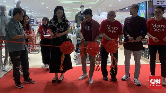 Anda bisa berbelanja berbagai fashion item kekinian dengan harga terjangkau di Metro Style, Jakarta Selatan, sekaligus diskon besar-besaran sepanjang tahun.