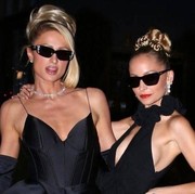 Paris Hilton Kenakan Gaun Rancangan Desainer Indonesia, Klasik dan Memesona!