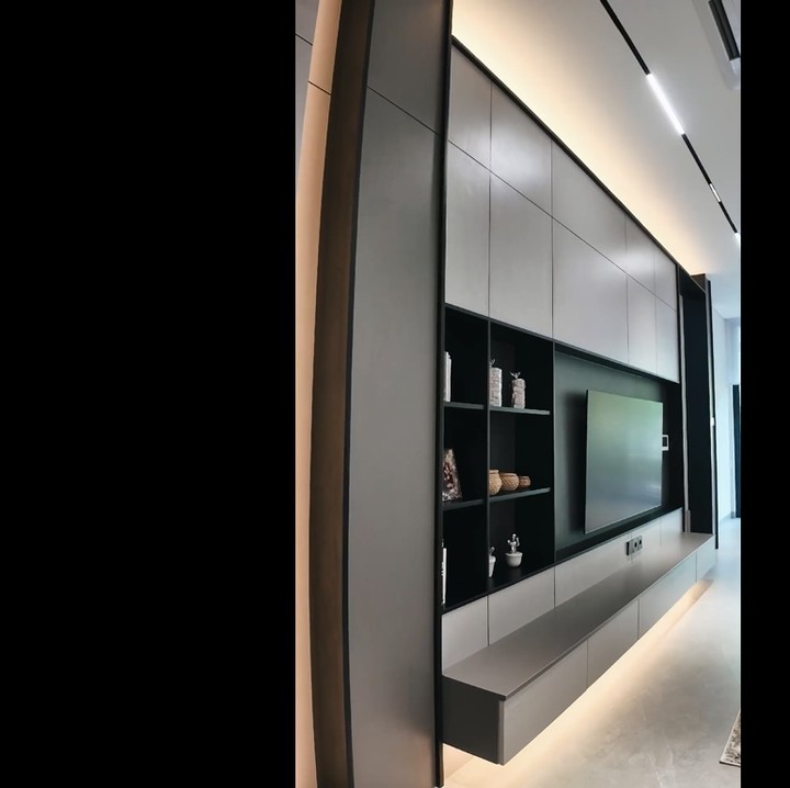 <p>Refal bersyukur karena rumah tersebut selesai direnovasi dan sesuai dengan hasil yang ia harapkan. <em>"Alhamdulillah</em> akhirnya selesai juga renovasi rumah. <em>Very pleased with the result</em>."(Foto: Instagram @refalhady)<br /><br /><br /></p>