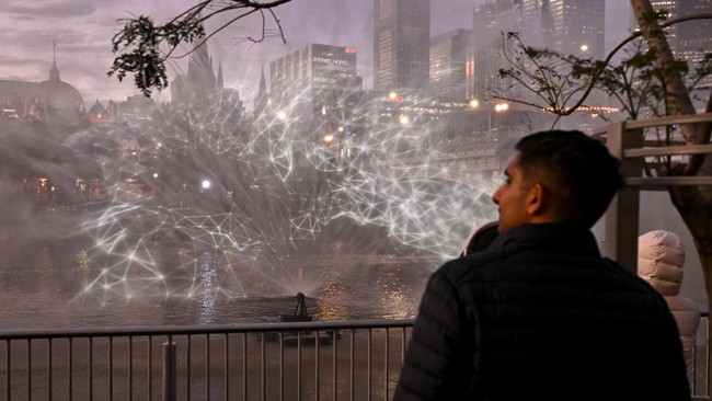 FOTO: Seni Instalasi Cahaya 3 Dimensi Hiasi Sungai Yarra Melbourne