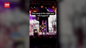VIDEO: Penonton Lakukan Kekerasan, Bintang American Idol Jeda Konser