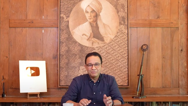 Anies Baswedan mengaku belum memandang visi misi para paslon nan berkompetisi di Pilgub Jakarta 2024.