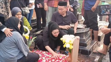 Ayu Ting Ting Ungkap Keponakan Muntah-muntah dan Buang Air sebelum Meninggal