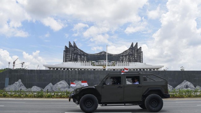 Presiden Jokowi menyatakan Istana Garuda di Ibu Kota Nusantara (IKN) masih dalam tahap penyelesaian dan ditargetkan rampung keseluruhan pada November 2024.