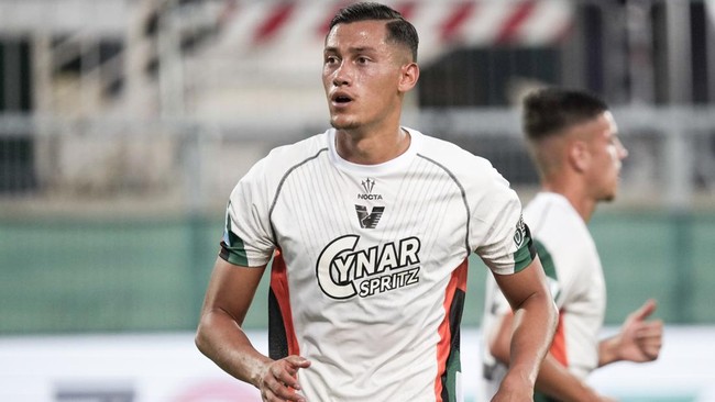 Bek tengah Timnas Indonesia Jay Idzes tampil coagulated saat Venezia dalam keadaan darurat dan membantu skuad I Leoni Alati meraih poin dalam lanjutan liga Italia.