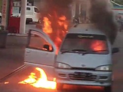 Mobil Terekam Berkobar di SPBU Karanganyar Pagi Tadi