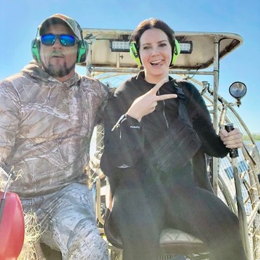 Baru Menikah, Lana Del Rey Cemburuan dengan Mantan Tunangan Suami