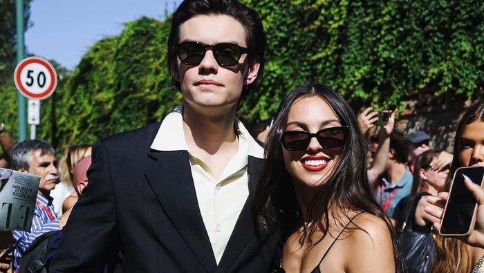 Debut di Publik, Olivia Rodrigo dan Louis Partridge Mesra di Festival Film Venesia 2024