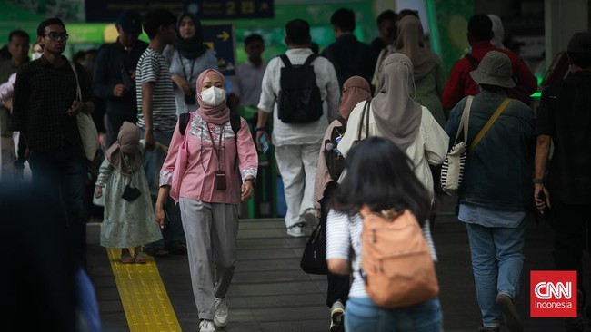 Bank Dunia menyebut konsumsi kelas menengah di Indonesia lesu karena minimnya lapangan kerja dengan penghasilan tinggi.