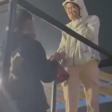 Viral Bobotoh Lamar Pacar di Stadion, Ternyata si Wanita Punya Suami & Anak