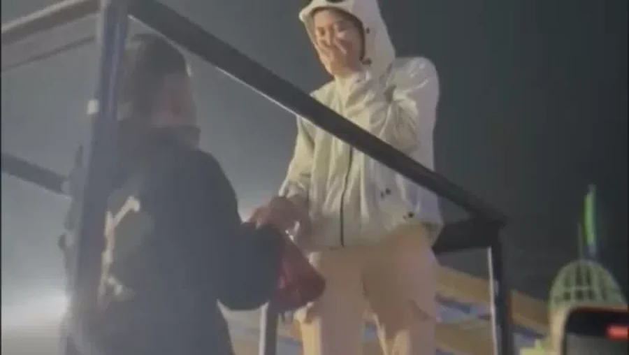 Viral Lamar Pacar di Stadion