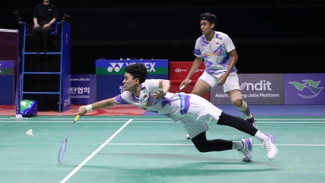 Ganda putra Indonesia Leo Rolly Carnando/Bagas Maulana kalah dari pasangan China unggulan pertama Liang Wei Keng/Wang Chang pada babak 16 besar Denmark Open.