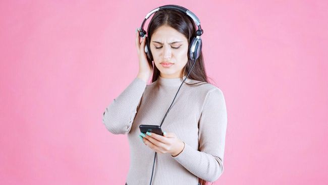 Ketahui 8 Bahaya Memakai Headset Berjam-jam, serta Aturan Tepatnya!