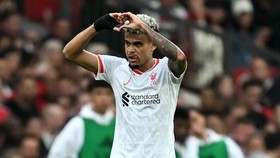 Babak I: Diaz Borong Gol, Liverpool Unggul 2-0 atas MU