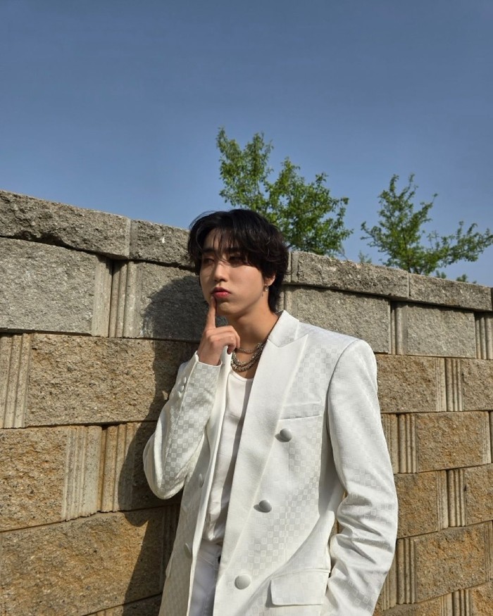 Han Stray Kids lahir pada 14 September 2000. Tepat satu hari setelah ia dilahirkan, Felix pun lahir, lalu disusul oleh Seungmin tujuh hari kemudian. Ketiganya memiliki zodiak dan juga shio dalam kalender Cina yang sama. / Foto: instagram.com/_doolsetnet