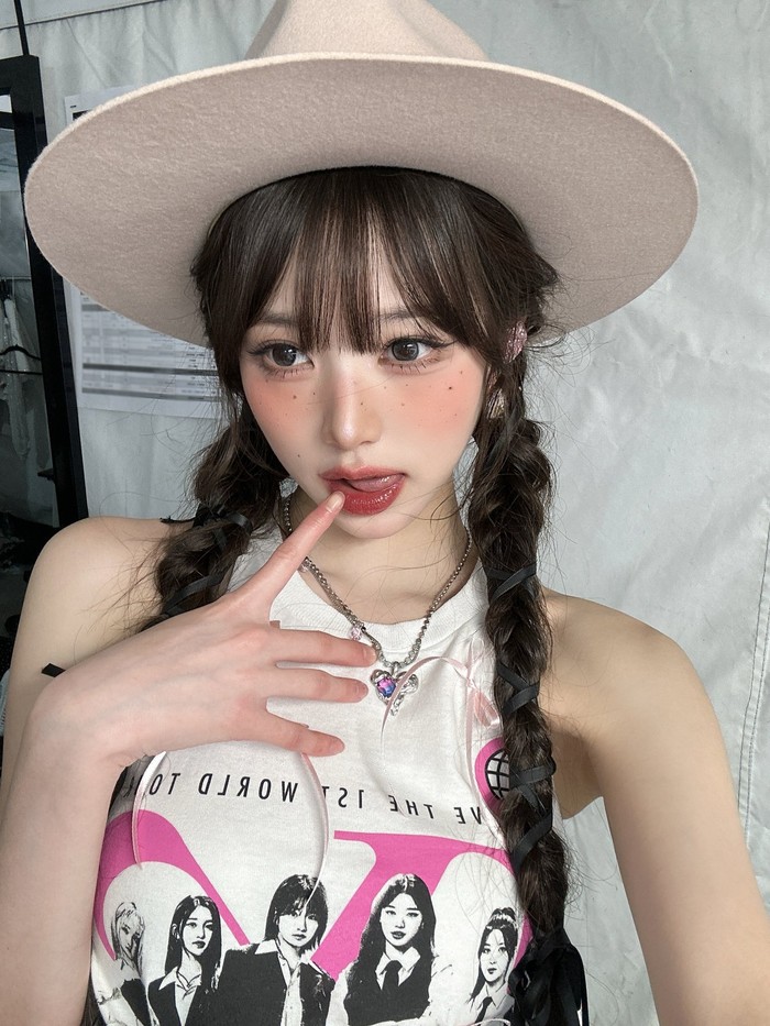 Jang Wonyoung IVE lahir pada 31 Agustus 2004 di Seoul, Korea Selatan. Bak takdir, tanggal lahir idol K-Pop ini dan rekan satu grupnya, Yujin, hanya memiliki selisih satu hari. Ulang tahun keduanya pun kerap dirayakan bersama-sama. / Foto: x.com/IVE_twt