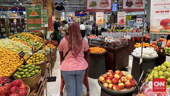 Aneka buah seperti anggur red globe hingga mangga wangi manis potongan nilai 20 persen di Transmart Full Day Sale pada Minggu (15/9).