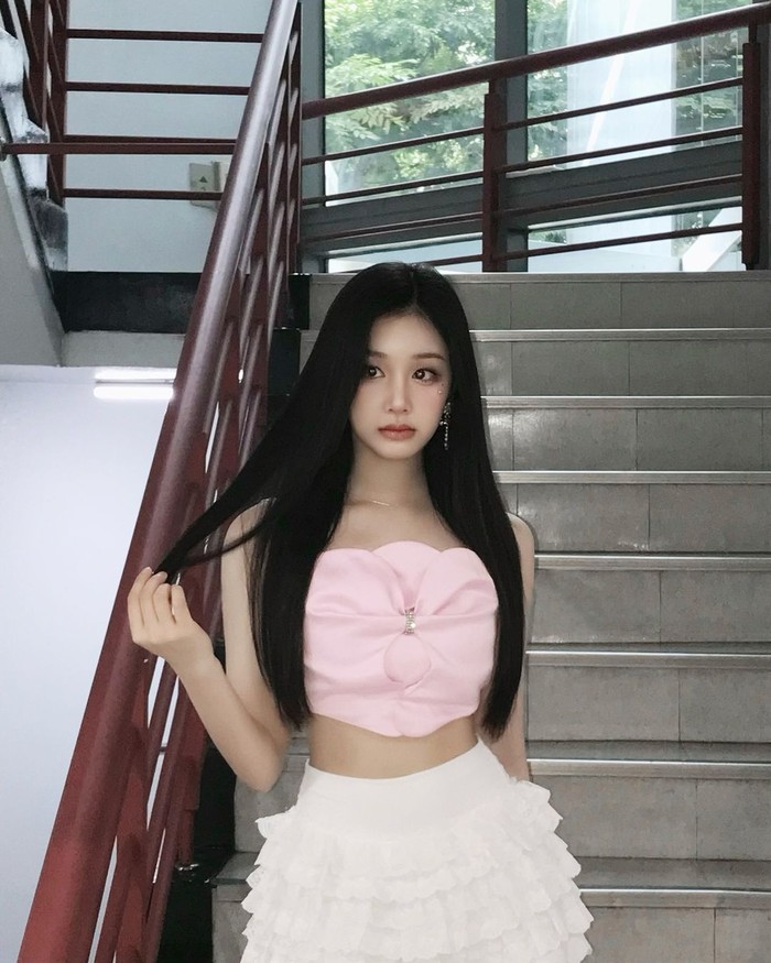 Pharita, personel BABYMONSTER berkebangsaan Thailand, lahir pada 26 Agustus 2005 dengan nama Pharita Boonpakdeethaveeyod. Ia adalah anggota tertua kedua girl group beranggotakan tujuh orang itu setelah Ruka. / Foto: instagram.com/babymonster_ygofficial