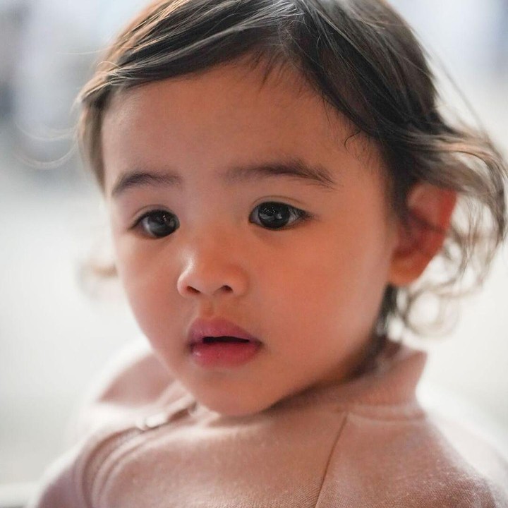 <p>Bunda, kita doakan agar Dunia tumbuh menjadi anak sehat dan cerdas, ya. Semoga Dunia juga selalu mendapatkan cinta dan kasih sayang dari orang-orang di sekitarnya. (Foto: Instagram: @marcello.tahitoe0</p>
