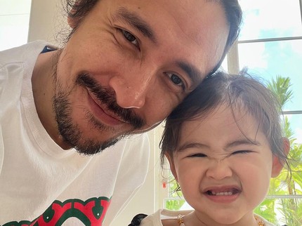 7 Potret Kedekatan Ello dan Sang Putri, Dunia Tahitoe yang Makin Menggemaskan