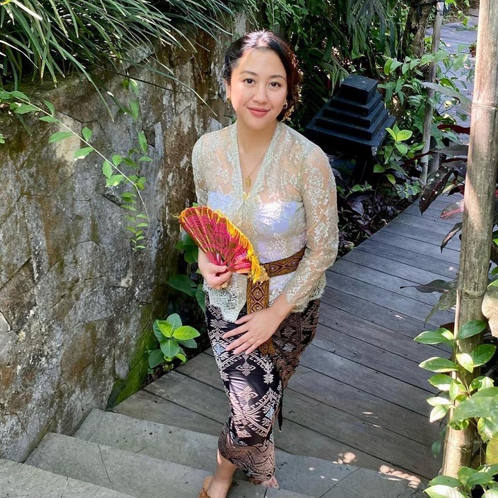<p>"Inilah jati diri perempuan nusantara sesungguhnya. Sherina Munaf," ungkap seorang netizen. "Cantik banget pakai kebayaaa," kata netizen lainnya dengan emotikon hati. (Foto: Instagram: @sherinamunaf)</p>