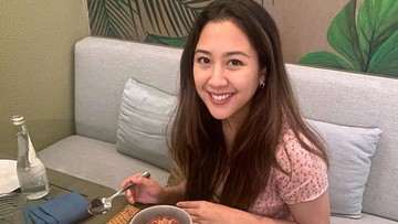 Banyak pelanggan yang menyumbangkan makanan kucing