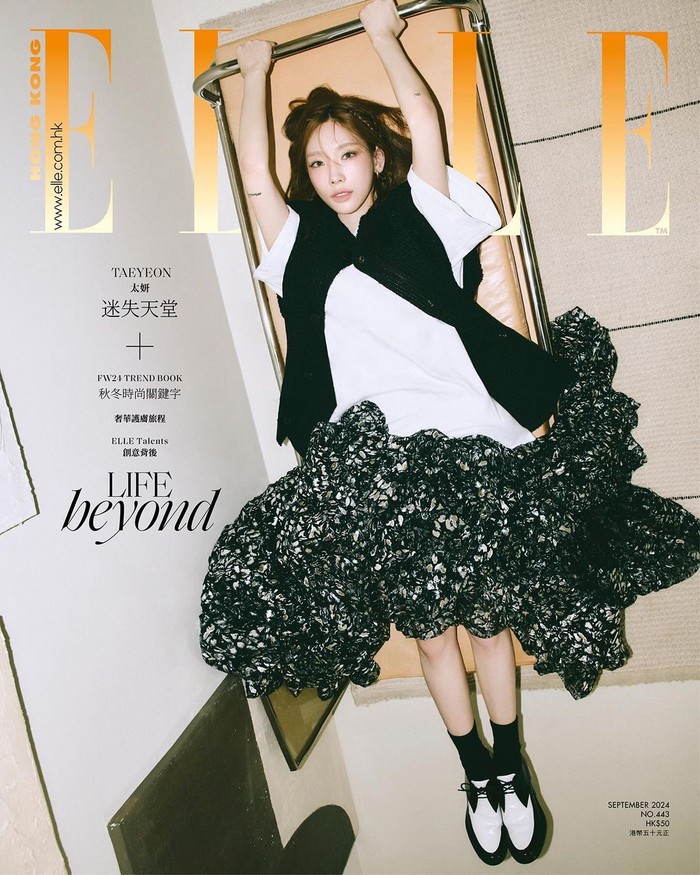 Vokalis utama sekaligus leader SNSD ini tampil sebagai model cover majalah ELLE Hong Kong edisi terbaru. Dalam pemotretan majalah tersebut, Taeyeon yang juga sukses berkarier solo mengenakan koleksi Louis Vuitton. / Foto: instagram.com/ellehongkong