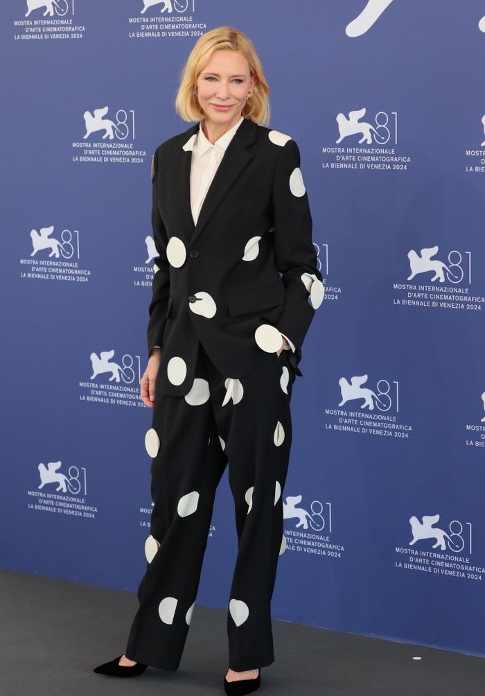 VENICE, ITALY - AUGUST 29: Cate Blanchett attends a photocall for the movie 