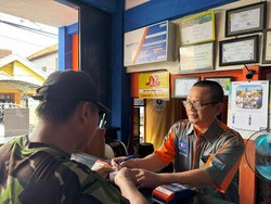 Kisah Mantan Supir Truk Bisa Umrah Berkat Gabung Agen BRILink