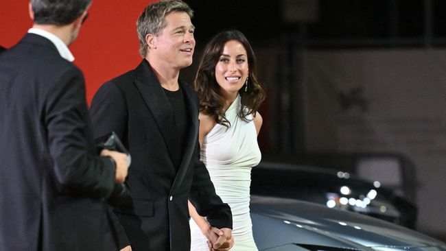 Sepanjang momen Venice Film Festival, Brad Pitt dan pacar barunya, Ines de Ramon, sangat rekat bagai perangko.