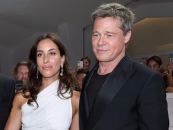 Brad Pitt Pamer Kekasih Baru di Publik