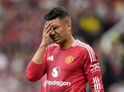 Casemiro Blunder, Ten Hag Pasang Badan, Istri Pamer Trofi