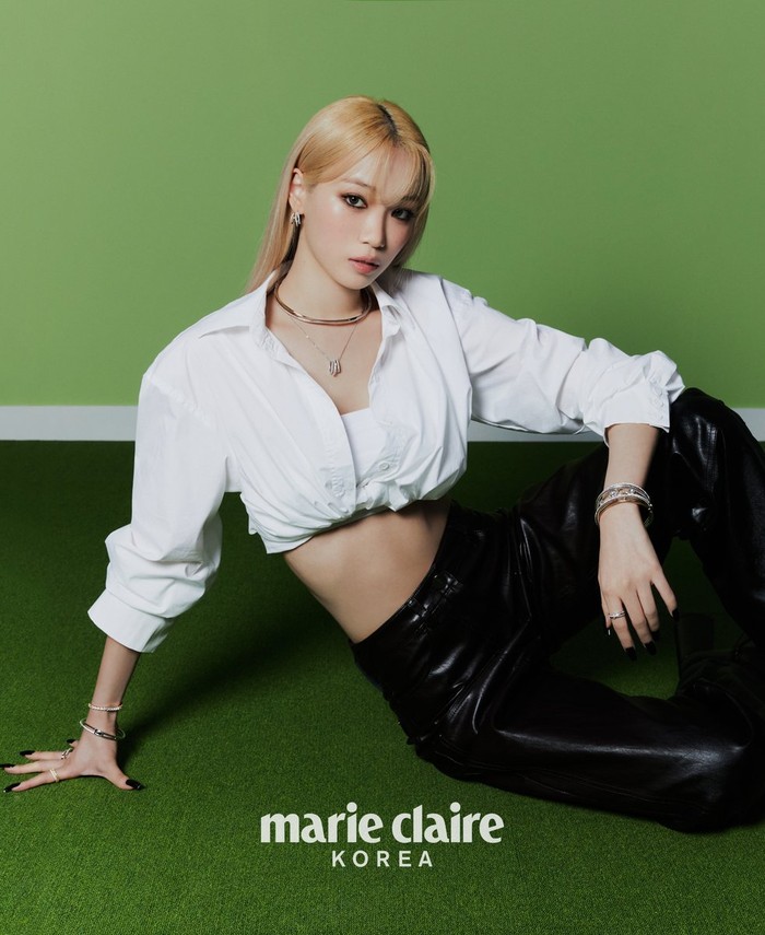 Fans LE SSERAFIM atau FEARNOT pun mengekspresikan rasa bangga ke sang idola dengan beramai-ramai menaikkan tagar dan membanjiri kolom komentar postingan Marie Claire Korea dan Swarovski dengan pujian dan komentar positif. / Foto: x.com/marieclairekr