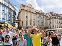 Republik Ceko Juga Waswas Diterjang Overtourism