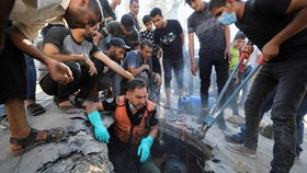 FOTO: Israel Membabi-buta Gempur Sekolah Tempat Pengungsian di Gaza
