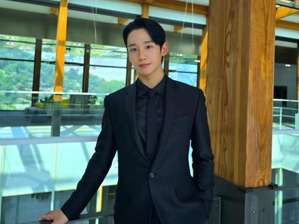 Jadi Aktor Korea Terpopuler, Ini 5 Potret Jung Hae In yang Bintangi Drakor Love Next Door