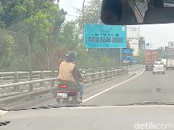 Viral Pemotor Berboncengan Masuk Tol Arah Kebon Jeruk Jakbar