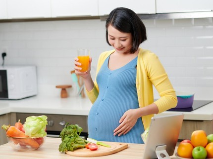 10 Kebiasaan Makan & Minum Ibu Hamil dan Dampaknya pada Janin, Mitos dan Faktanya