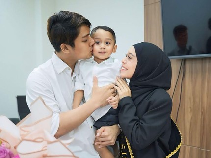 5 Potret Kebahagiaan Lesti Kejora Berhasil Lulus Sarjana saat Hamil Anak Kedua