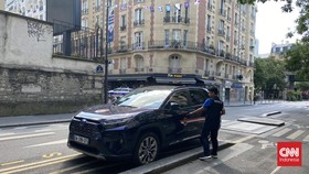 Saat Mobil Kontingen Paralimpiade Indonesia jadi Perhatian di Paris