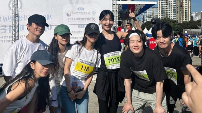 Sooyoung Bagikan Momen Bersama Rekan Selebriti saat Mengikuti Lari Maraton 2024 Eulim Blind Marathon