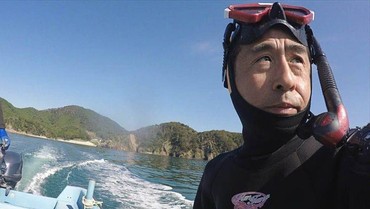 img-title Pria Jepang Menyelam 600 Kali untuk Mencari lstri yang Hilang Saat Tsunami, Endingnya Nyesek