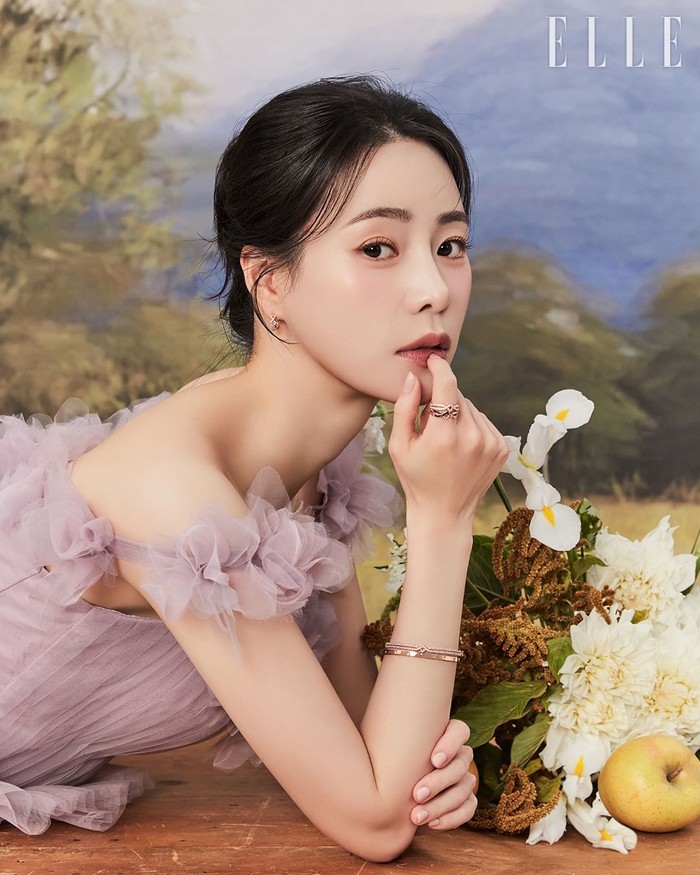 Selama 10 tahun berdiri, Lim Ji Yeon mendapatkan kesempatan istimewa sebagai muse pertama asal Korea Selatan yang dipilih langsung oleh RoseeD'or pada akhir tahun 2023 lalu karena pesona mahalnya yang melimpah./ Foto: instagram.com/ellekorea