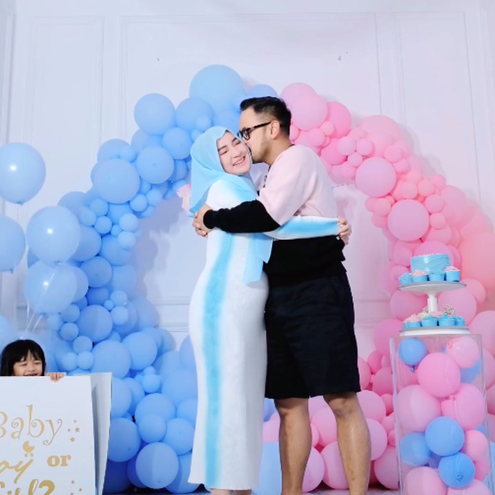 <p>Akhirnya, Shandy pun memohon doa agar diberi keselamatan selama kehamilan hingga persalinan nanti. "Doain semoga bayiku kuat,sehat dan <em>jd</em> anak baik ya nak,<br />anak ini <em>yg</em> kami <em>tunggu2</em> sejak lama lebih berharga dari apapun," tulisnya. (Foto: Instagram@Shandypurnamasari)</p>