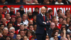 Fans Liverpool Ejek Ten Hag Lewat Lagu 'On The Wheel'
