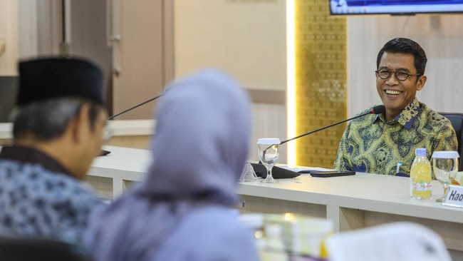 Ketua Komisi XI DPR RI Misbakhun menilai keputusan Indonesia untuk tidak menaikkan harga BBM tepat, mengingat kekayaan sumber daya alam yang dimiliki.